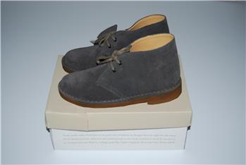 CLARKS DESERT BOOT PELLE GRIGIO SCURO Q3 - gallery 5