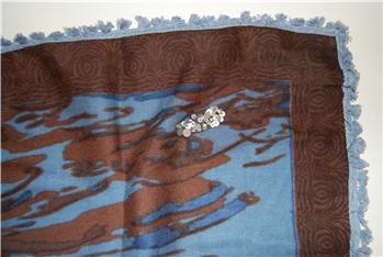 SCIARPA ERFURT CON PAILLETTES CELESTE E MARRONE I1 - gallery 5
