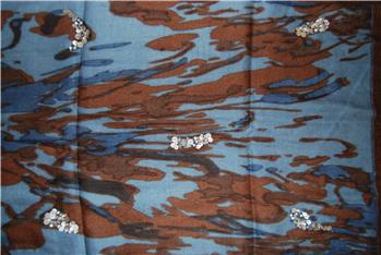 SCIARPA ERFURT CON PAILLETTES CELESTE E MARRONE I1 - gallery 6